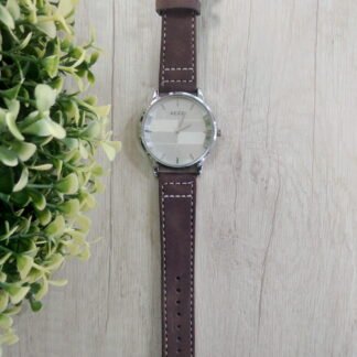 Reloj Kezzi, caf? oscuro, costura blanca