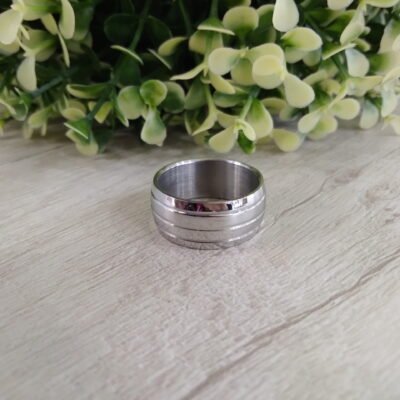 Anillo acero tres l?neas plateado nro 22