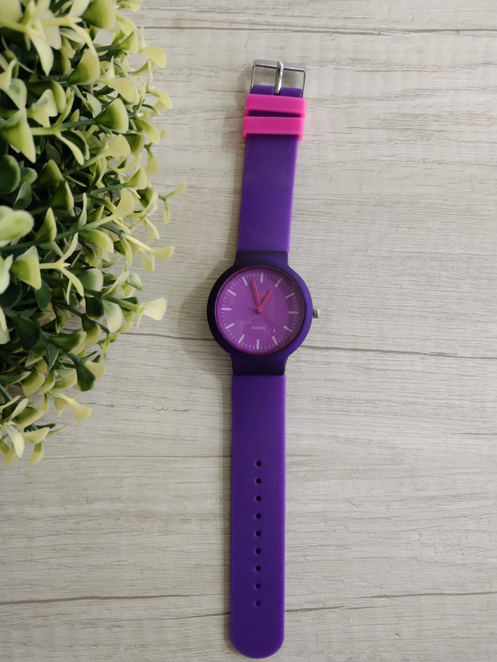Reloj ikees color morado