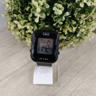 Reloj Q&Q negro digital correa metalica
