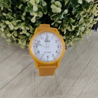 Reloj Q&Q amarillo resina an?logo
