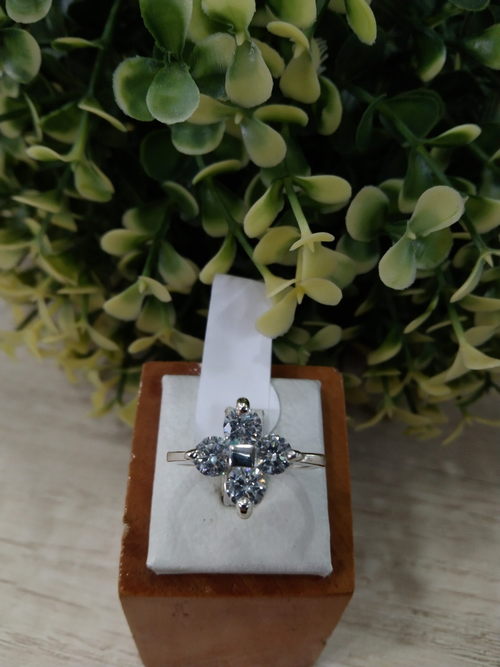 Anillo plata flor circones