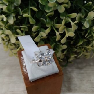 Anillo plata mariposa circones blancos nro 15