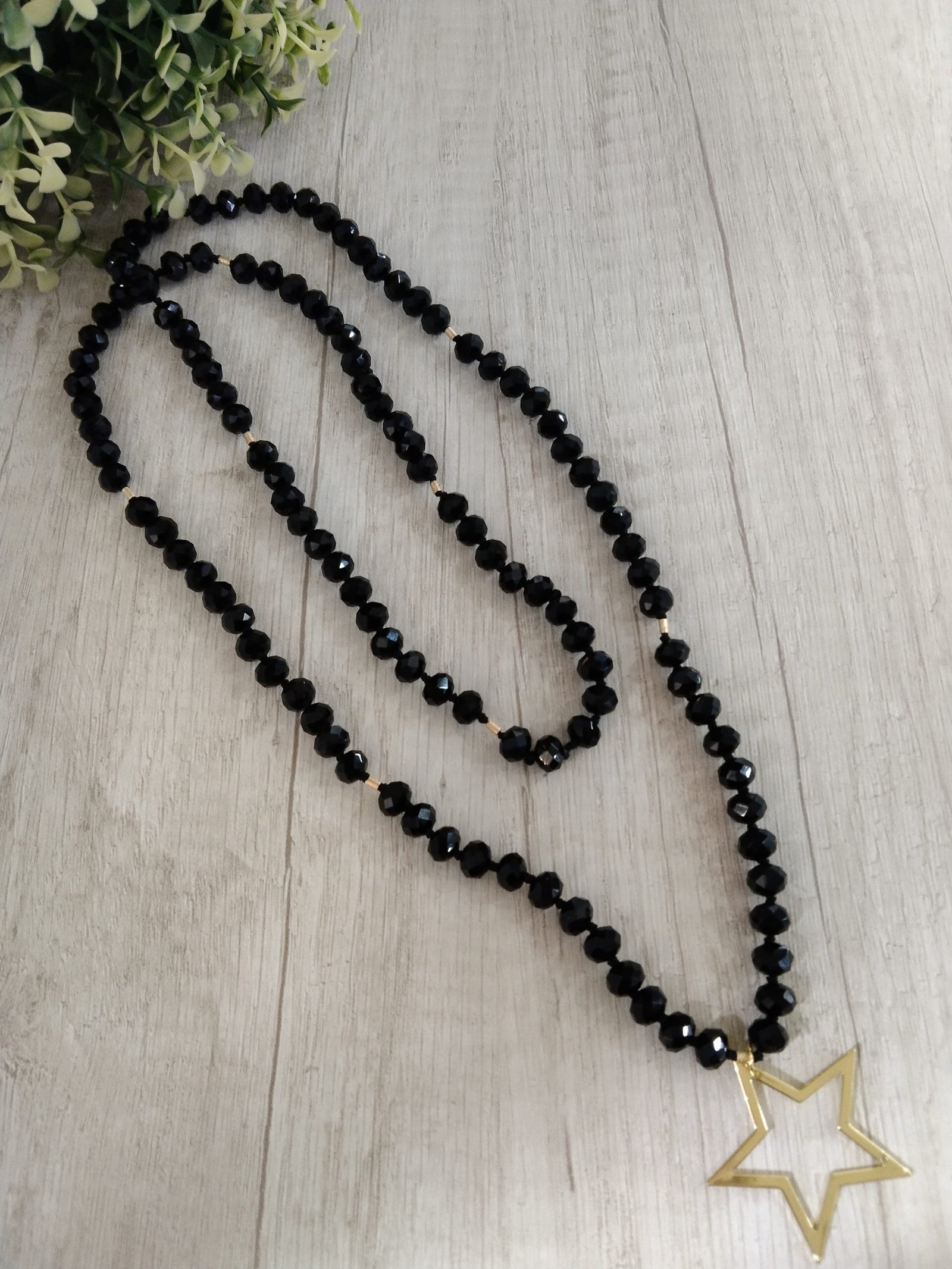 Collar largo cristales negros con Ba?o en oro MH