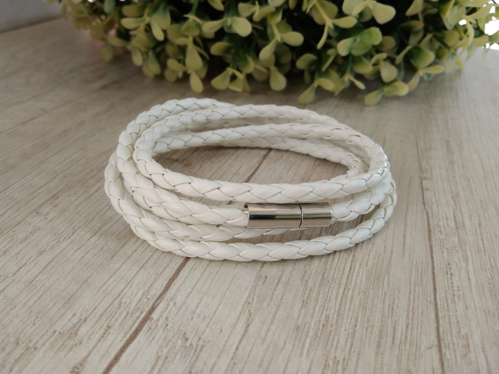 IMG_20221123_142847 Pulsera cuero enrollada blanca - Imagen 1