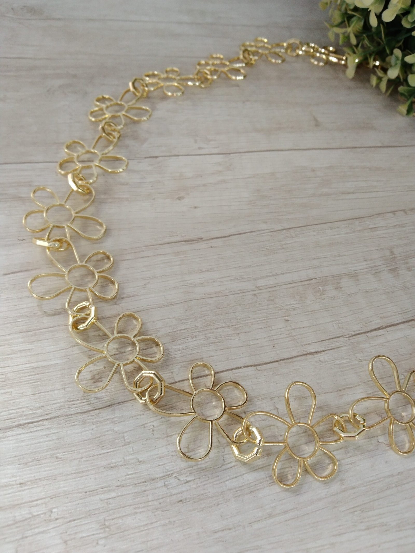 Collar Ba?o en oro flores 75cm