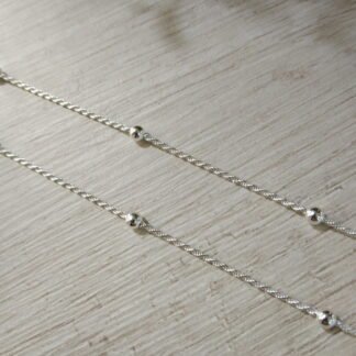 Cadena plata turbillon pelotitas 45 cm