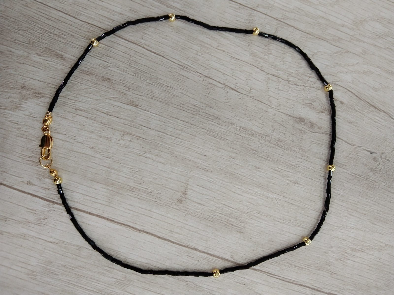 IMG_20230531_142810 Colar Ba?o en Oro mostacilla negra esferas - Imagen 1