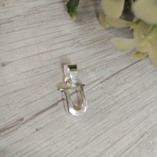 Colgante plata letra U inflada 13 mm