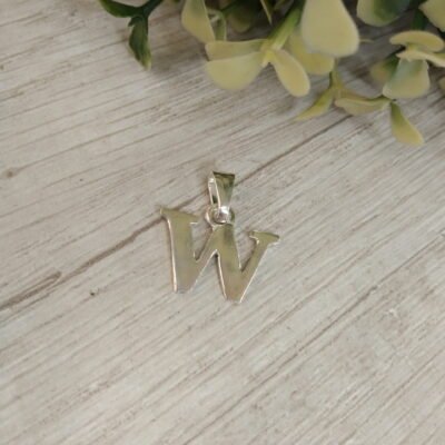 Colgante plata letra W 13 mm