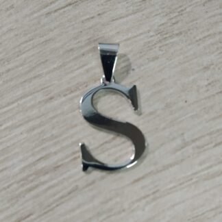 Colgante plata letra S 15 x 10 mm