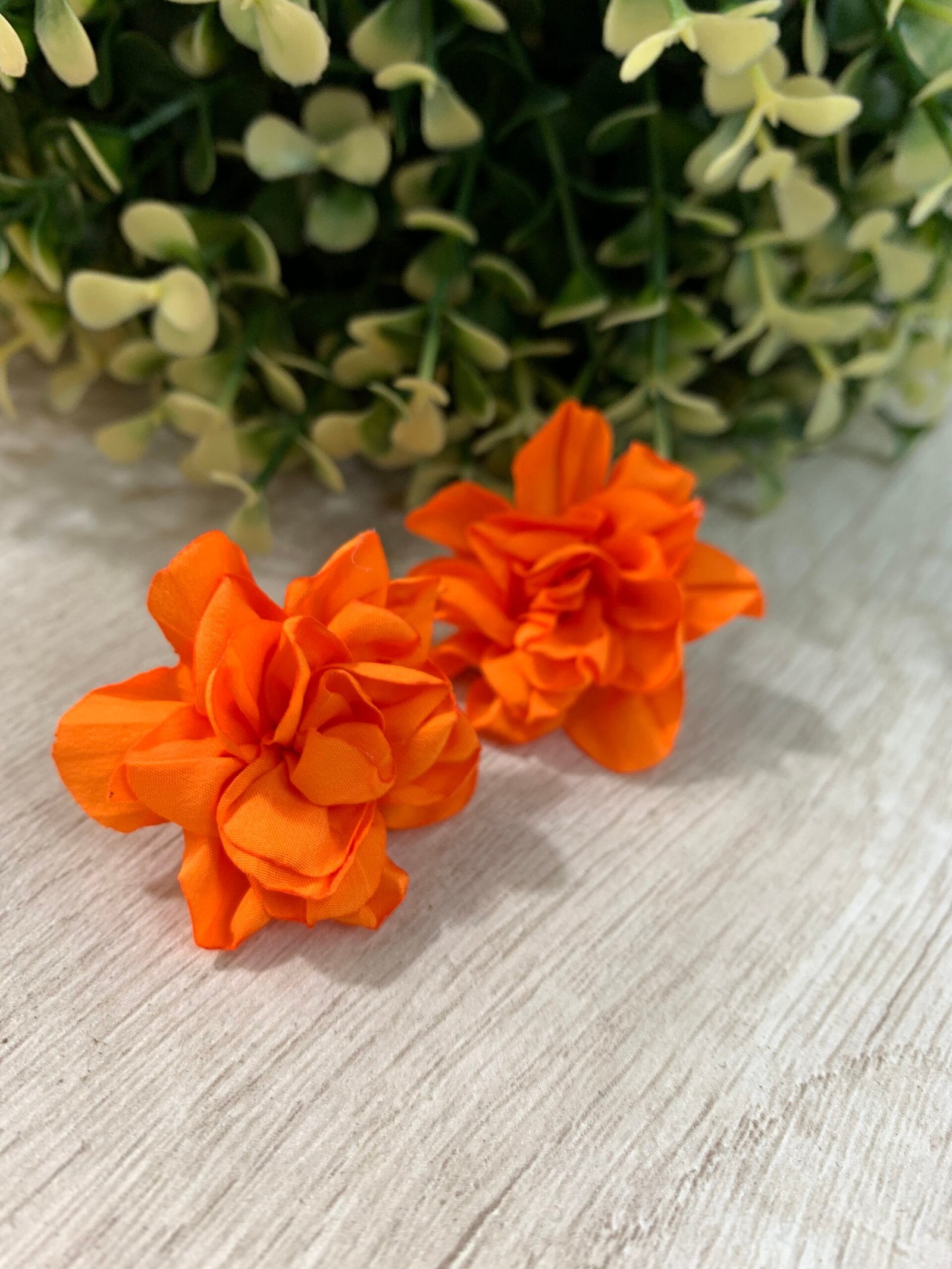 Aros flor naranja apegados