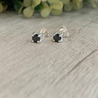 Aros plata chaton circon negro 4 mm