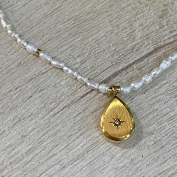 Collar Baño en Oro Perlas de Río ije Gota circón