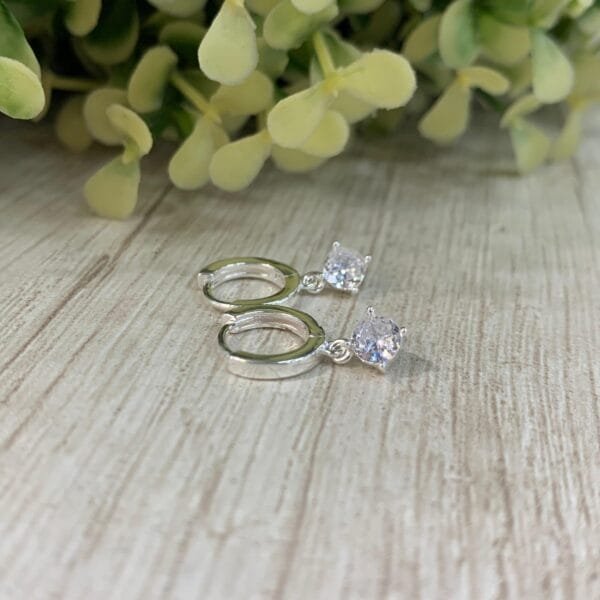 Aros plata Huggie circón colgante 10mm