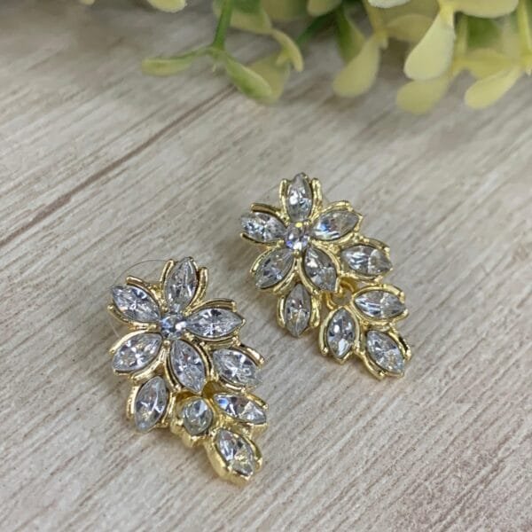 Aros Fantasía fina flor circones dorados