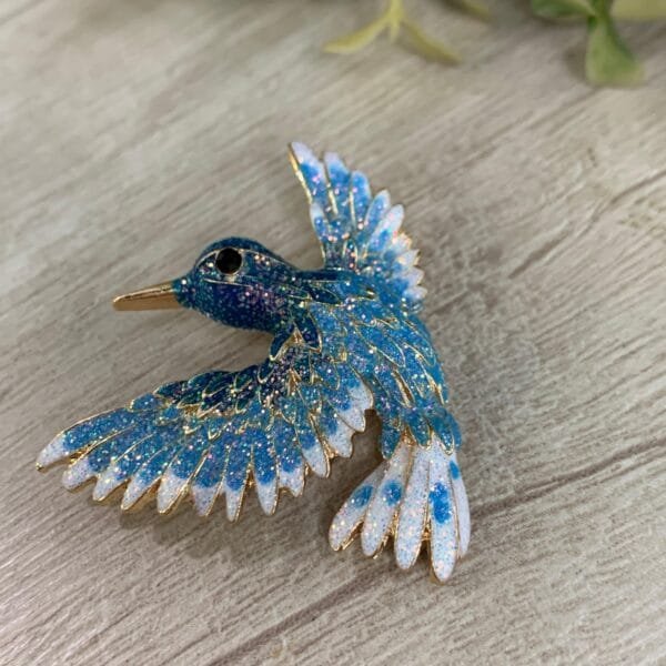 Prendedor Golondrina celeste brillos