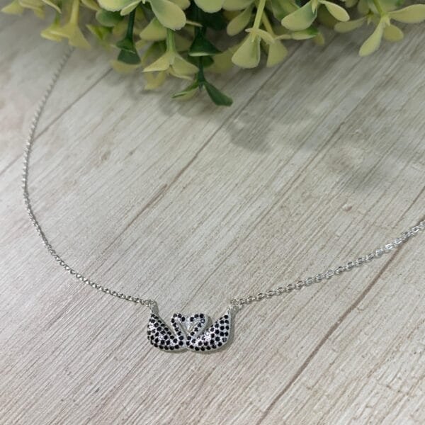 Collar plata Cisnes negros