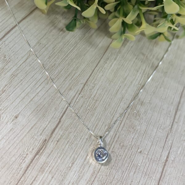 Collar plata punto luz blanco