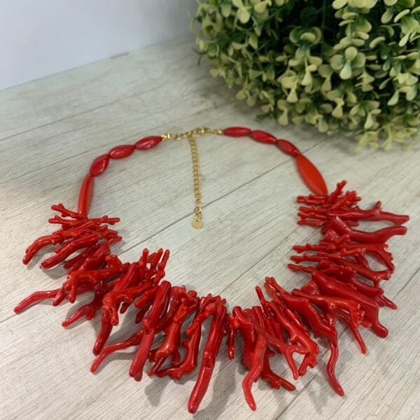 Collar FF coral rojo acrilico