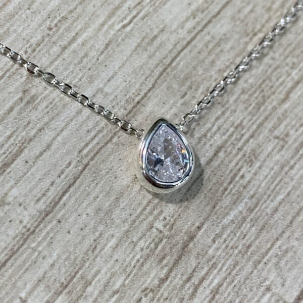 Collar plata Punto Luz Gota