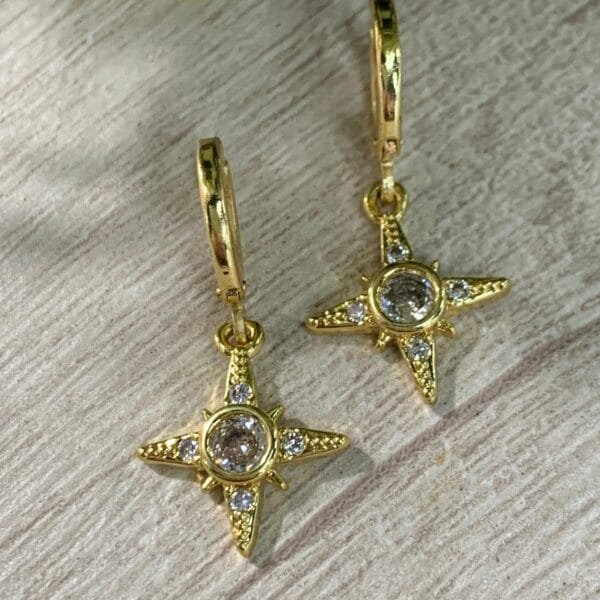 Aros Estrella del Norte Huggie baño oro