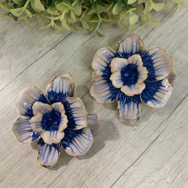 Aros Flor azul crema