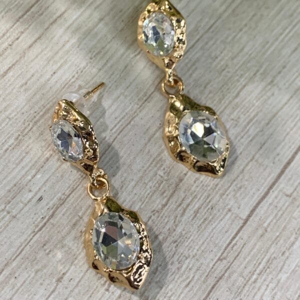 Aros doble gota dorada irregular