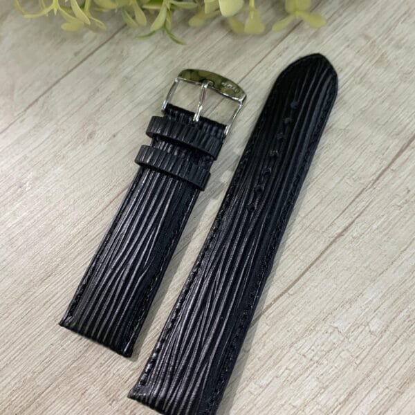 Correa reloj negra diseño relieve 22mm