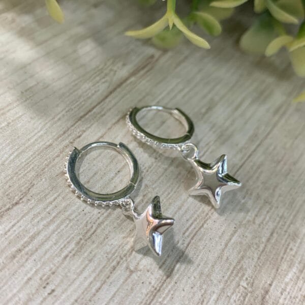 Aros plata Estrella Huggie circones