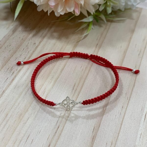 Pulsera plata Hilo rojo Nudo de Bruja