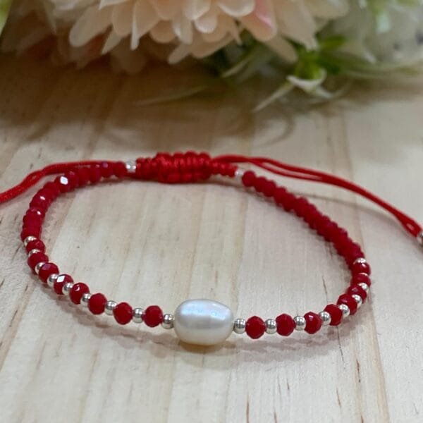 Pulsera plata hilo rojo perla de rio
