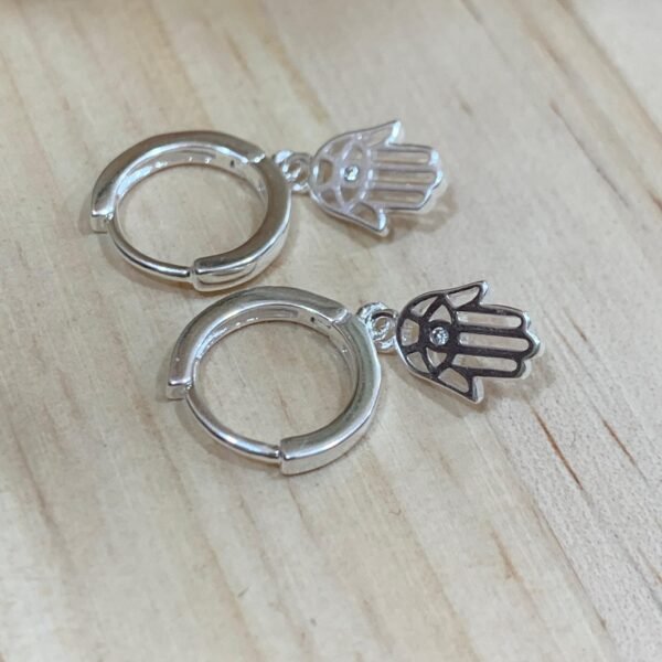 Aros Plata broche huggie mano de fátima