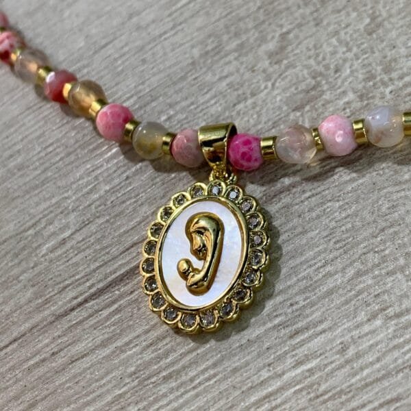 Collar Virgen Niña nácar ágatas rosa