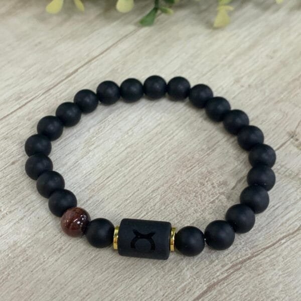 Pulsera Piedra volcánica Tauro