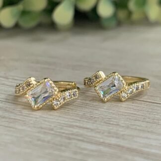 Aros huggies circon rectangular ba?o oro