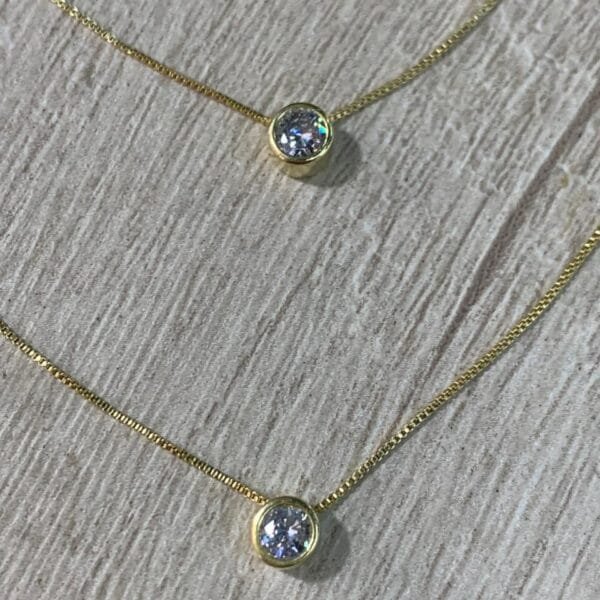 Collar doble punto luz baño en oro