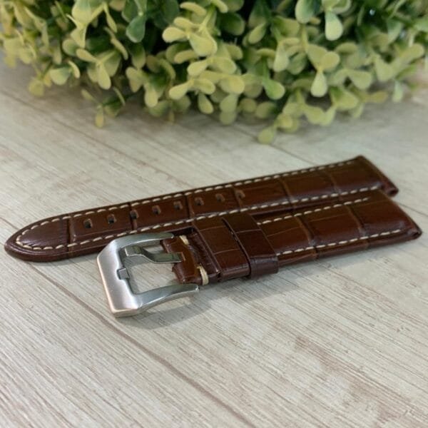 Correa cuero café diseño costura 22 mm