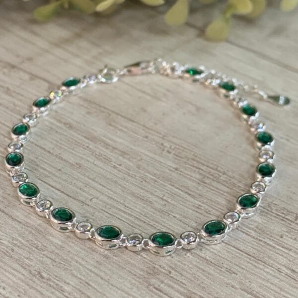 Pulsera plata circon verde, punto de luz