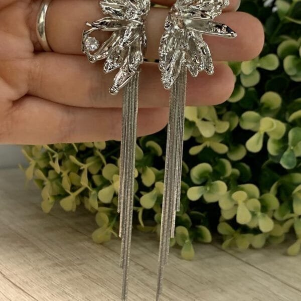 Aros media flor flecos plateado