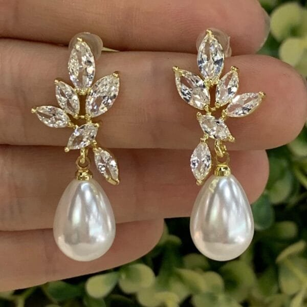 Aros fantasia fina racimo circon perla dorado