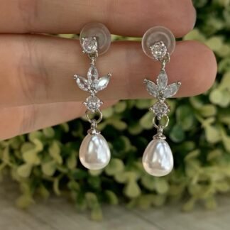 Aros perla ovalada circones