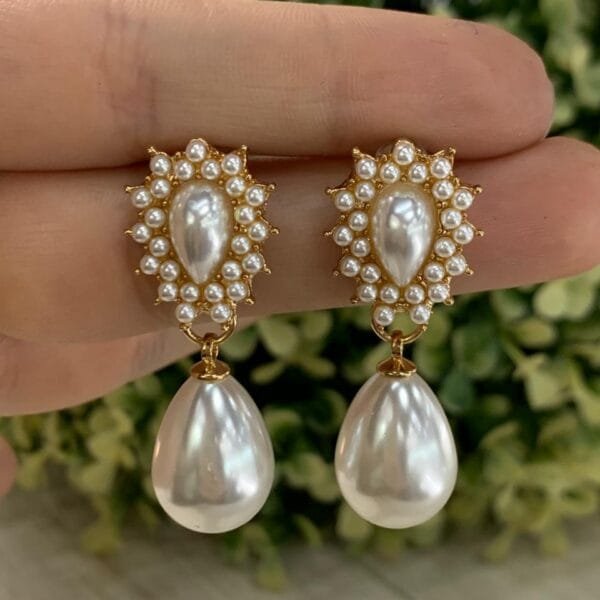 Aros gota doble perla dorado