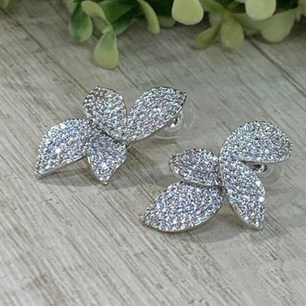 Aros media flor microcircones baño platino