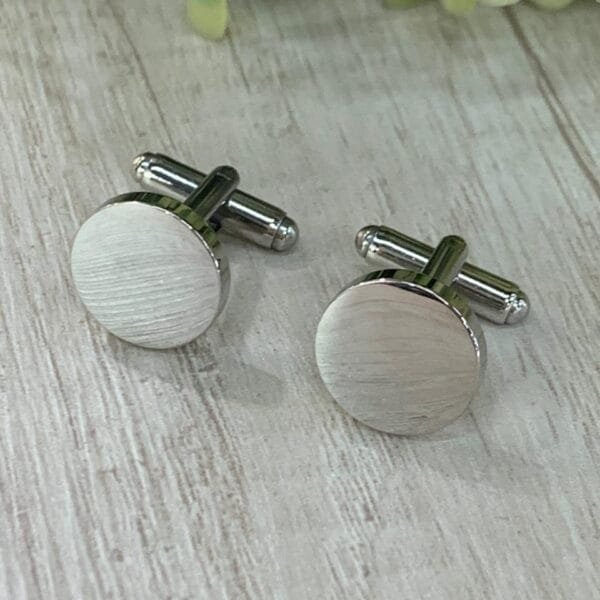 Colleras circulares plateadas