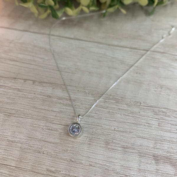 Collar plata punto de luz circon biselado