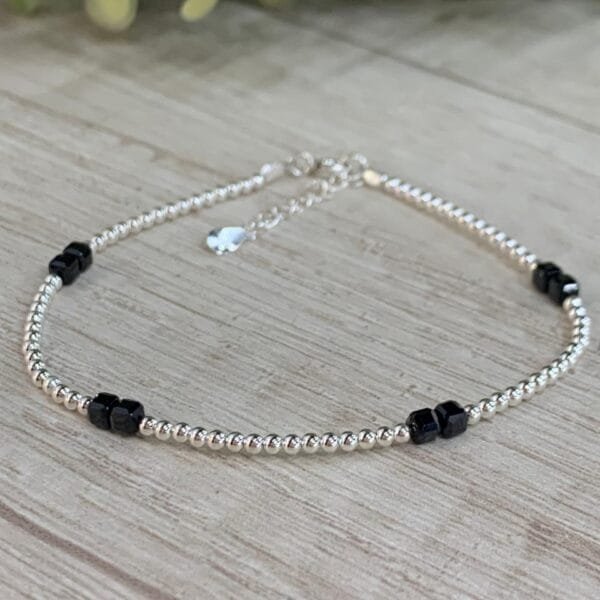 Pulsera plata mostacillas cristales negro