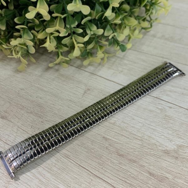 Correa metalica plateada elasticada 16 a 23