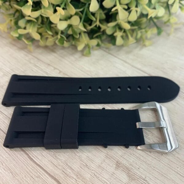 Correa resina negra hebilla plateada 26 mm