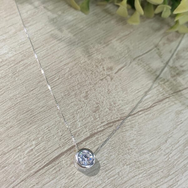 Collar plata punto de luz biselado